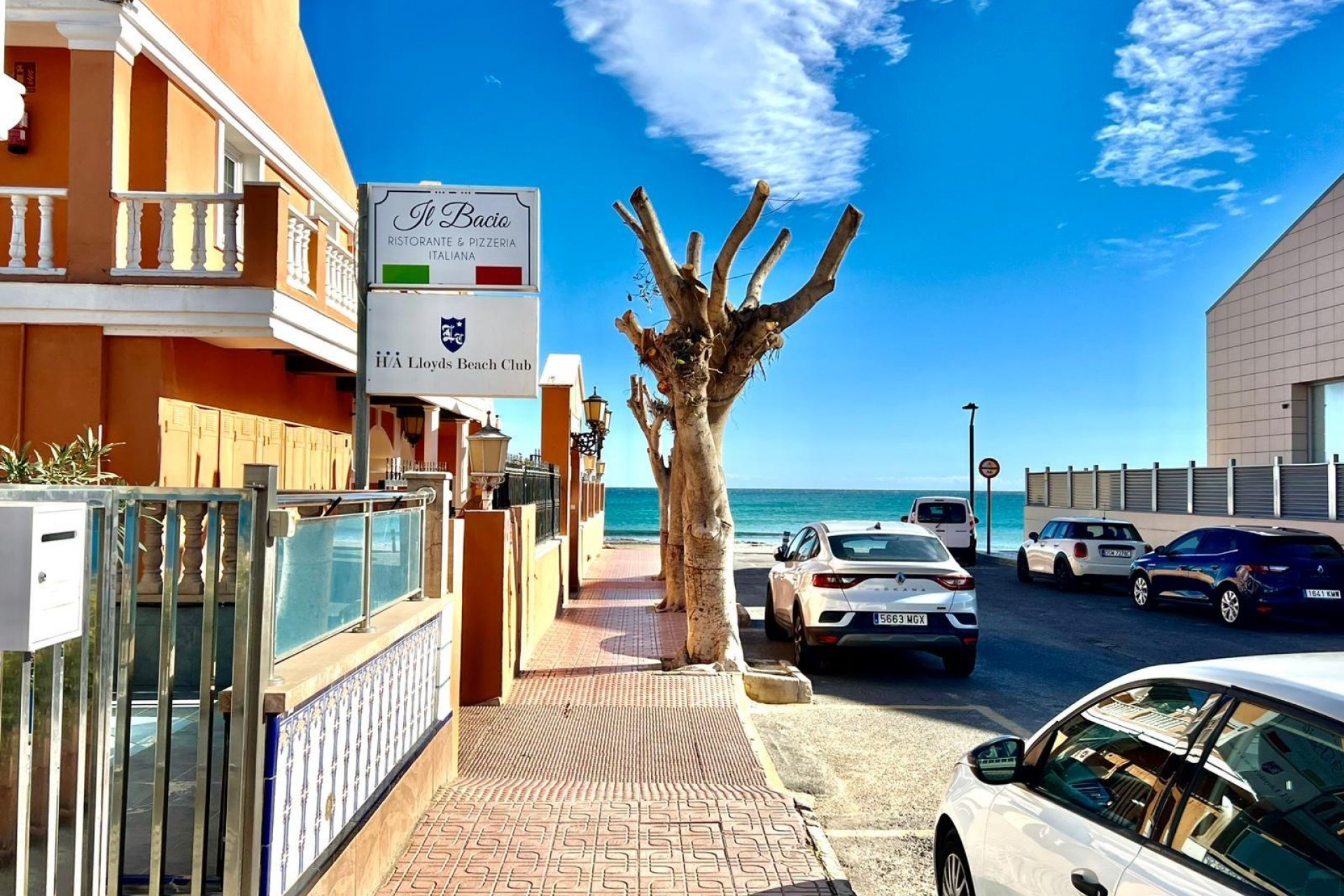 Återförsäljning - Town House -
Torrevieja - La Mata
