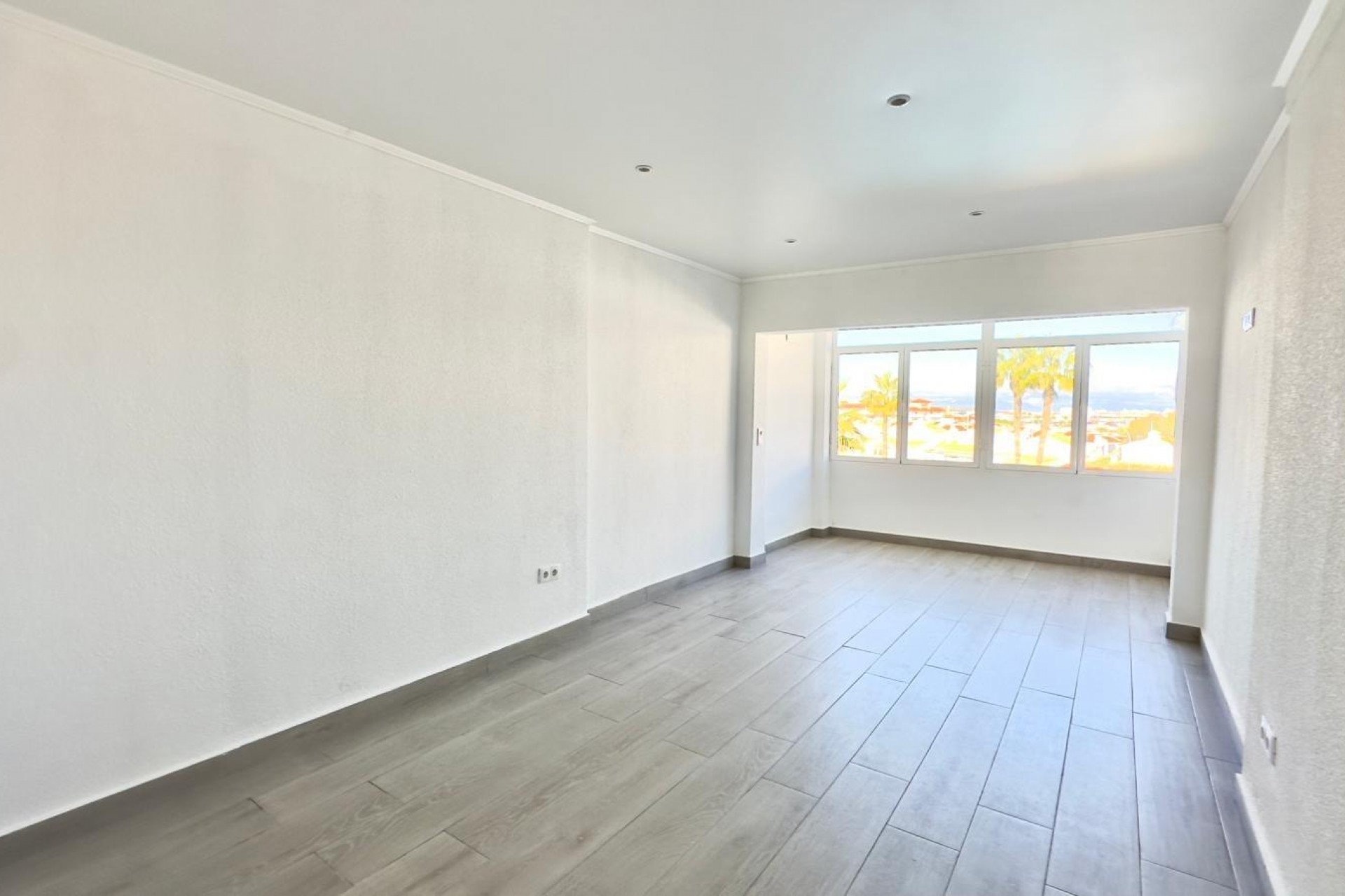 Återförsäljning - Town House -
Torrevieja - La Mata