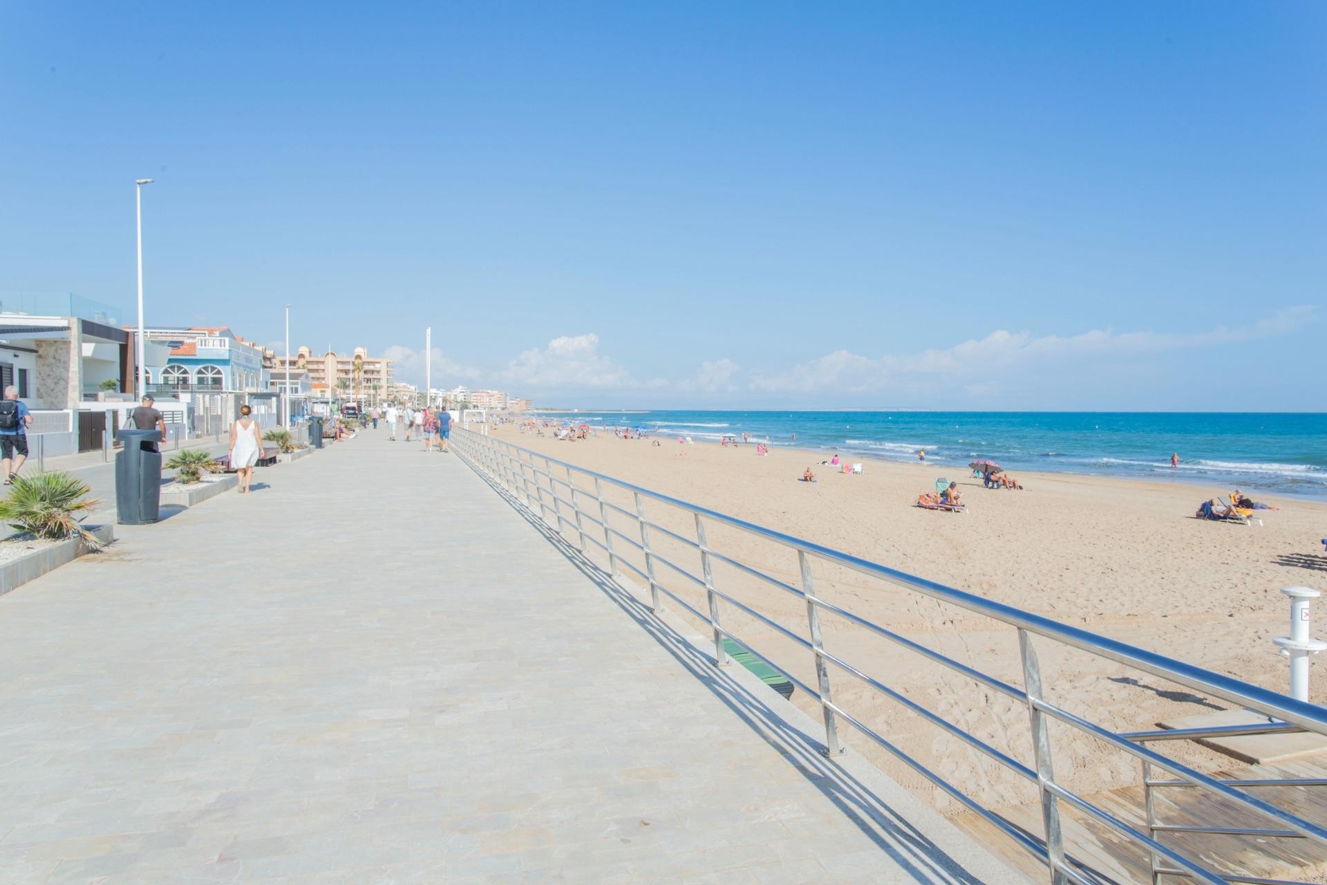 Återförsäljning - Town House -
Torrevieja - La Siesta