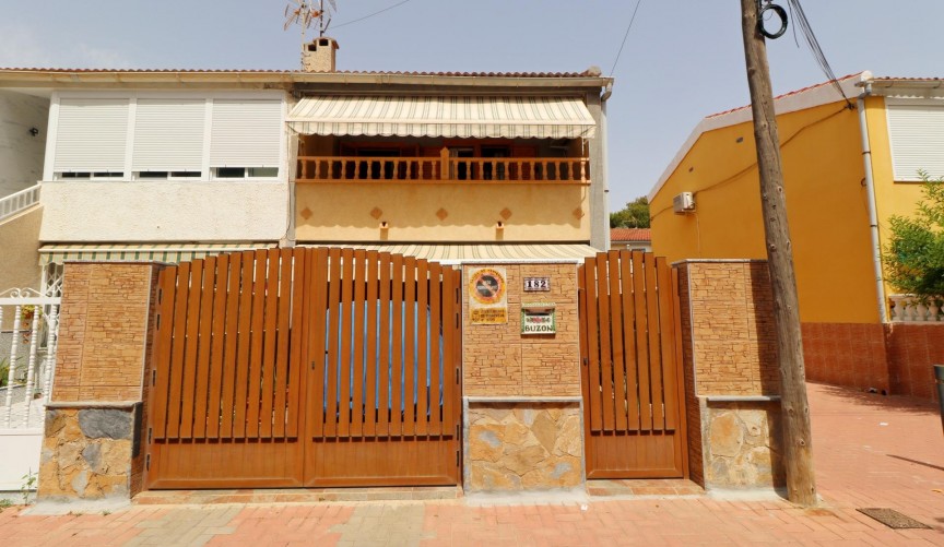 Återförsäljning - Town House -
Torrevieja - Playa De Los Naufragos