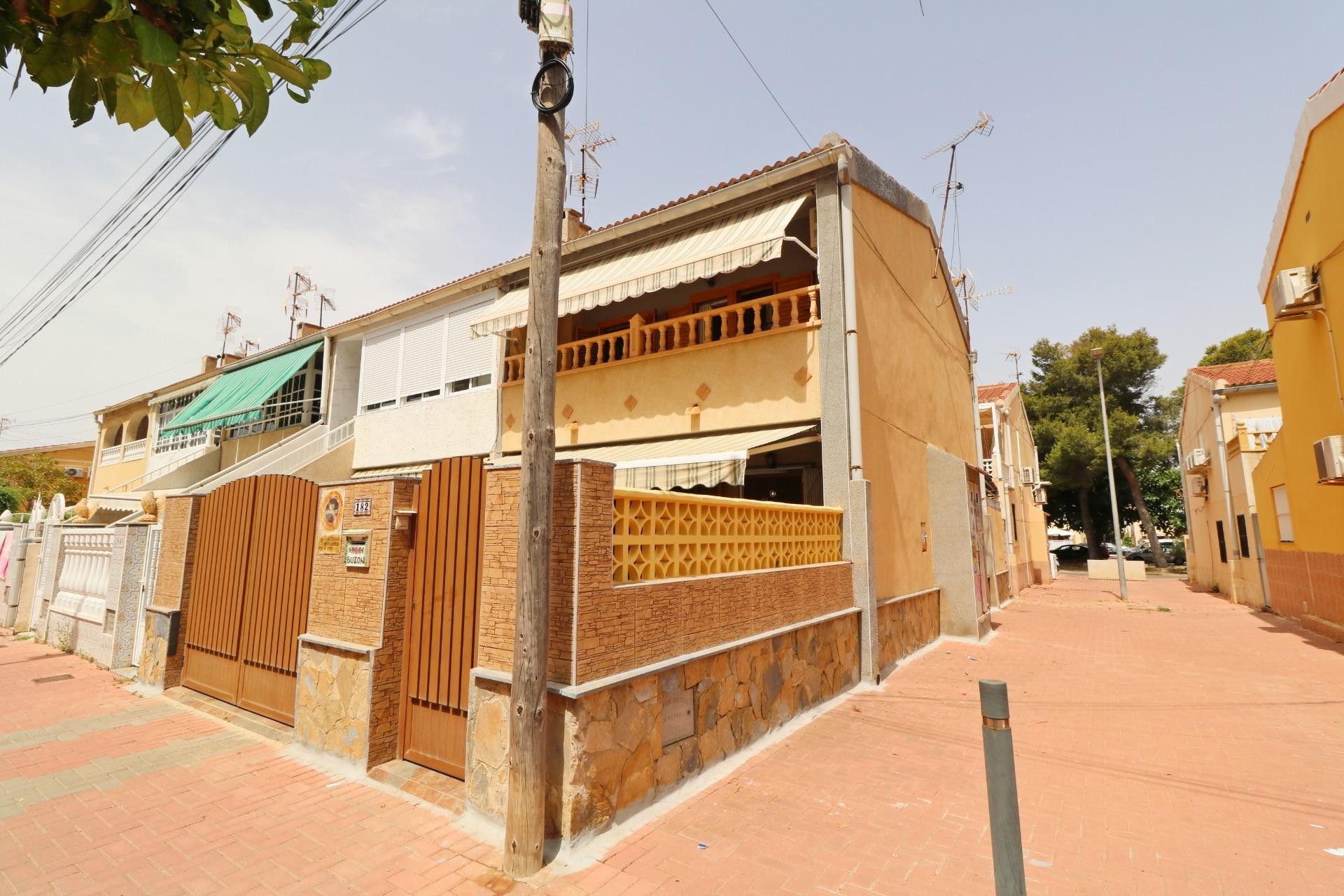 Återförsäljning - Town House -
Torrevieja - Playa De Los Naufragos