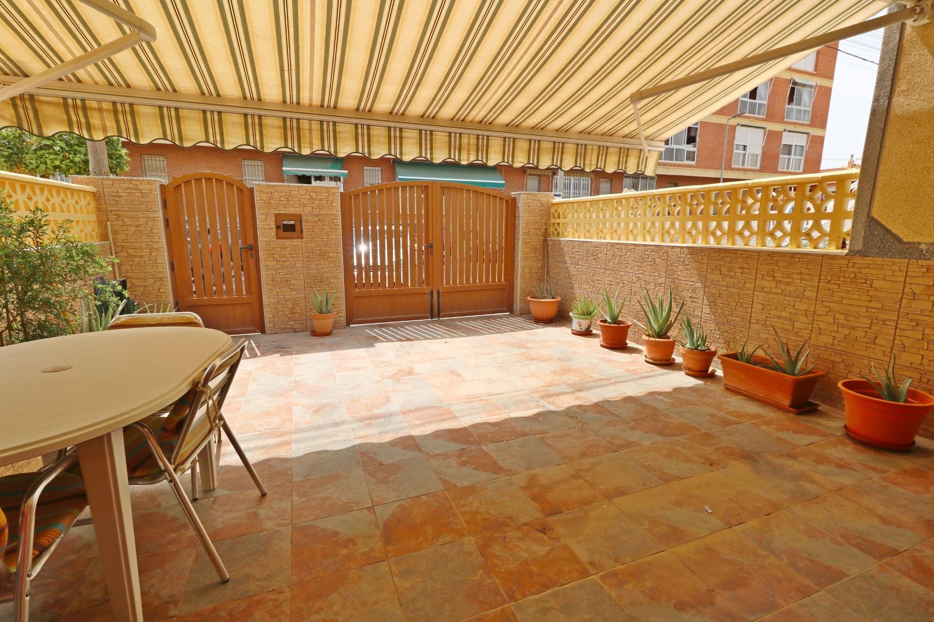 Återförsäljning - Town House -
Torrevieja - Playa De Los Naufragos