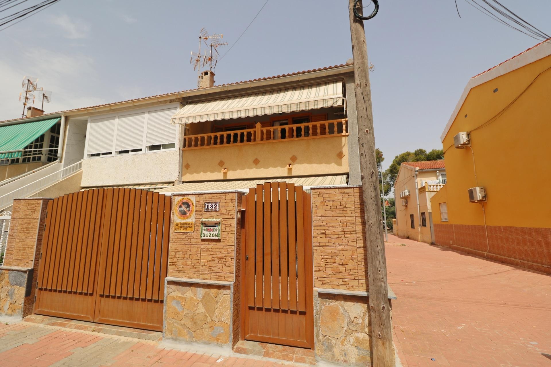 Återförsäljning - Town House -
Torrevieja - Playa De Los Naufragos