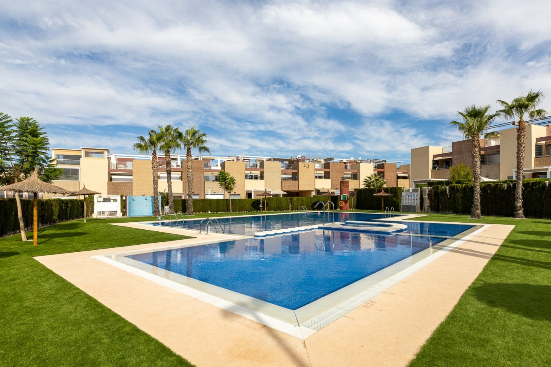 Återförsäljning - Town House -
Torrevieja - Sector 25