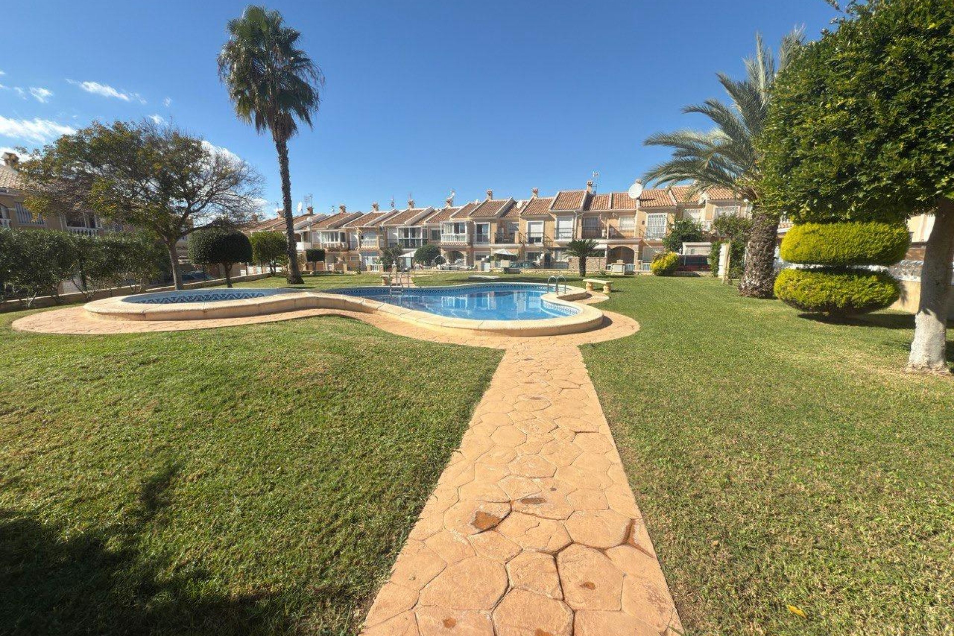 Återförsäljning - Town House -
Torrevieja - Zona Los Frutales