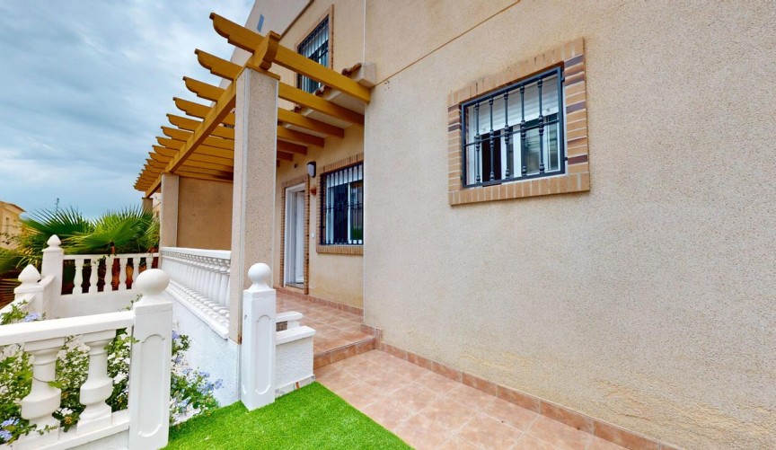 Återförsäljning - Town House -
Villamartin - Costa Blanca