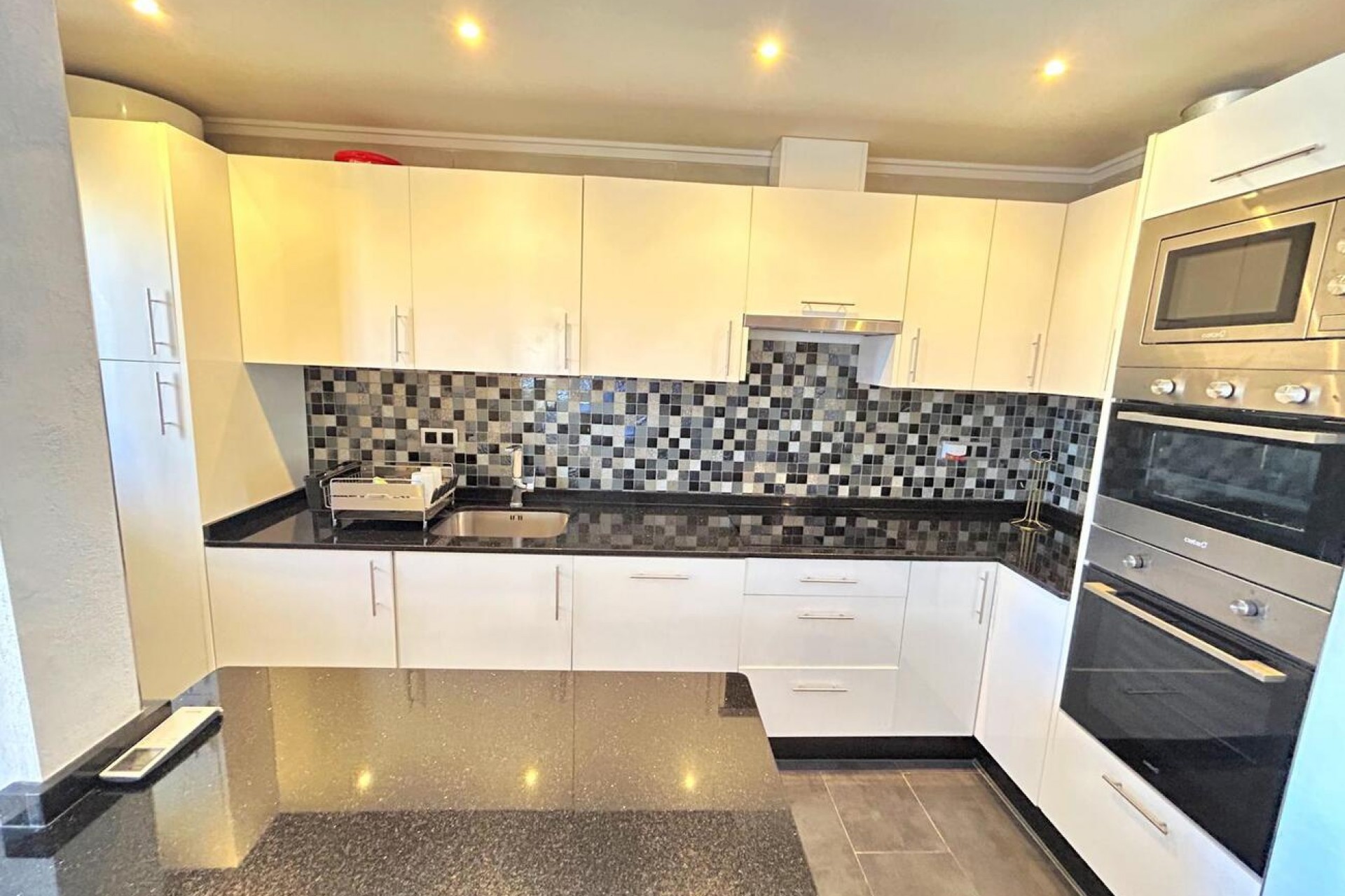 Återförsäljning - Town House -
Villamartin - Costa Blanca