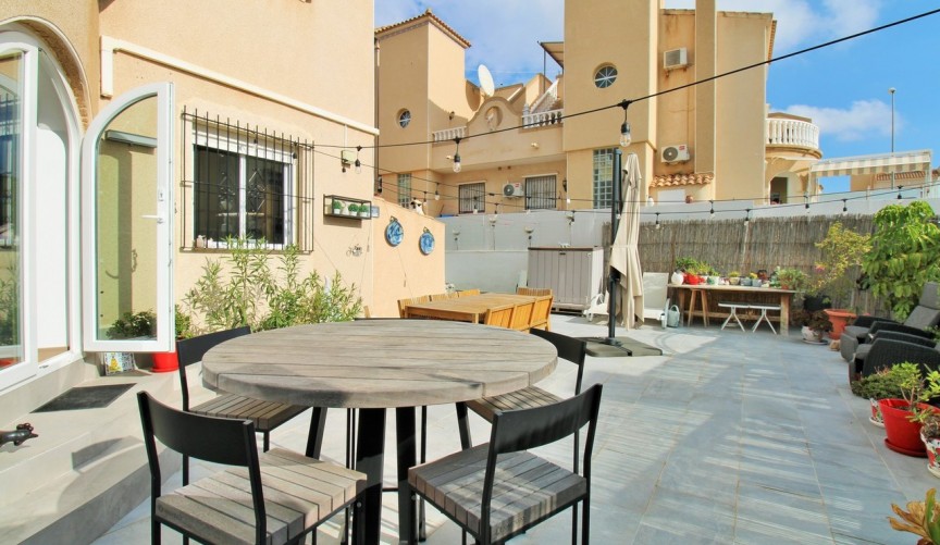 Återförsäljning - Town House -
Villamartin - Costa Blanca