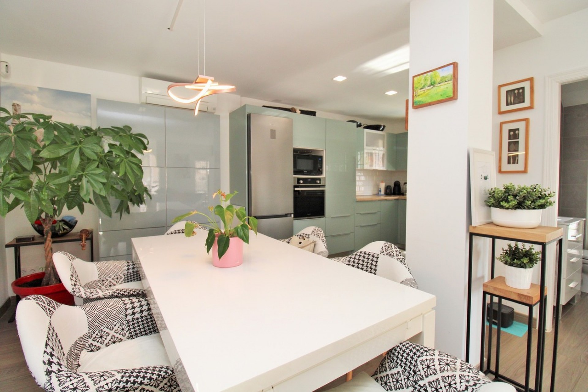 Återförsäljning - Town House -
Villamartin - Costa Blanca
