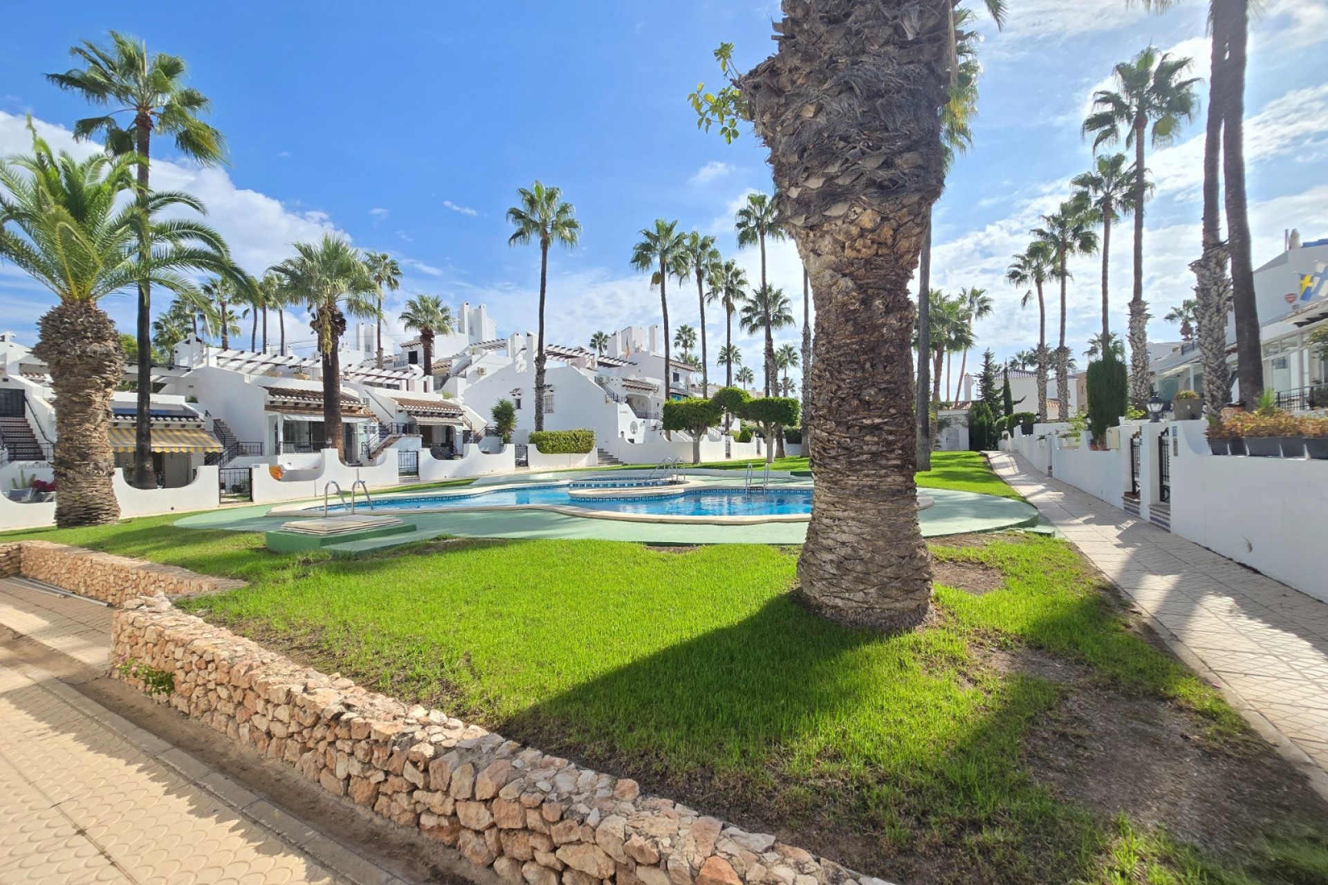 Återförsäljning - Town House -
Villamartin - Costa Blanca