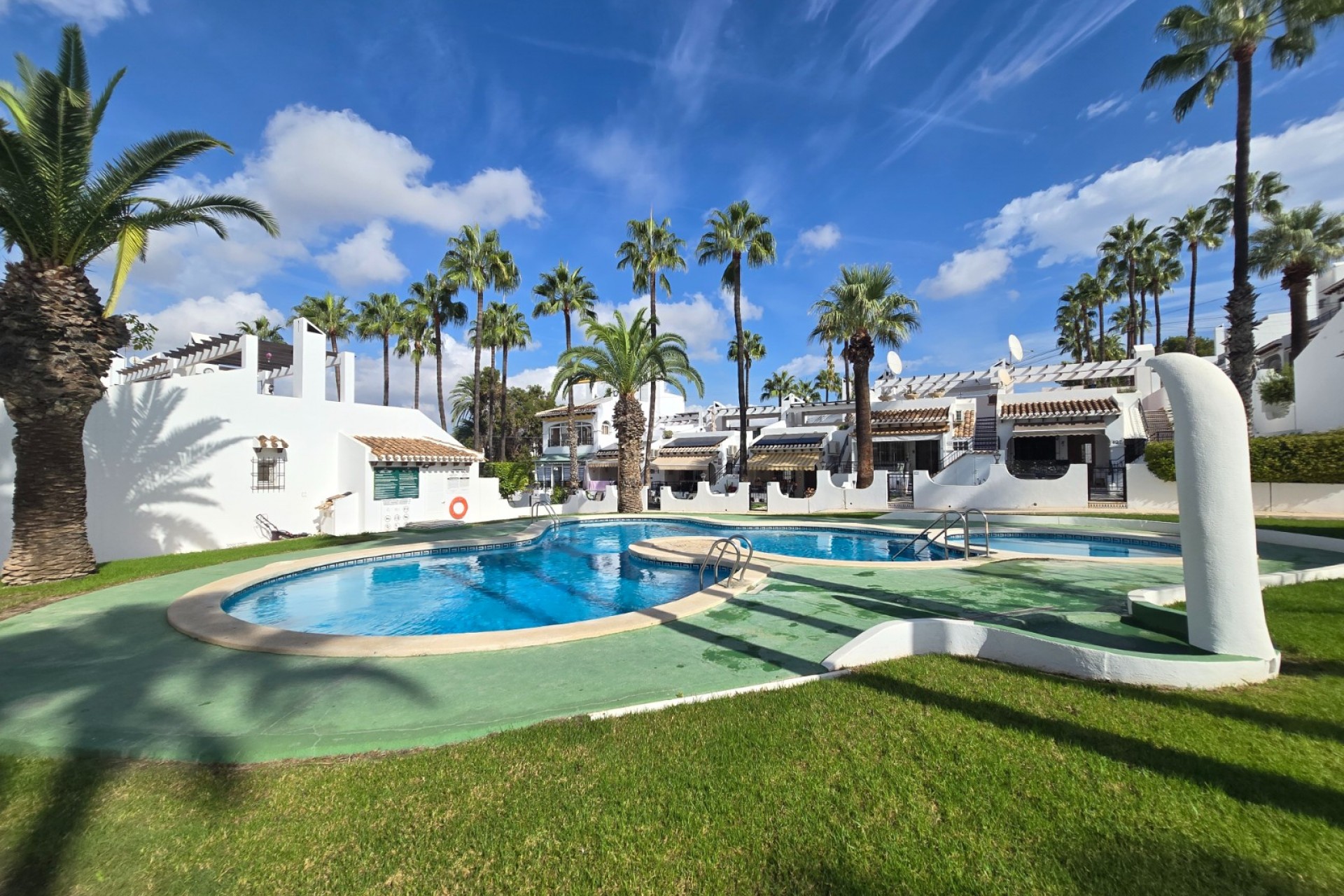 Återförsäljning - Town House -
Villamartin - Costa Blanca