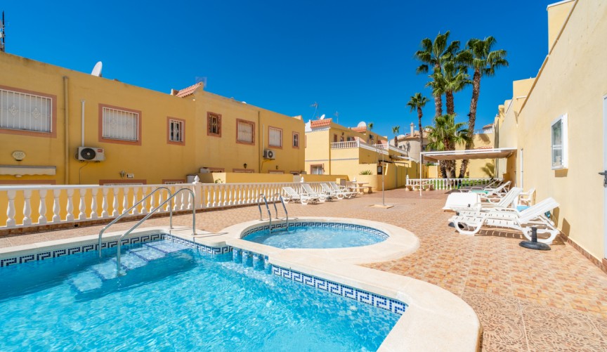 Återförsäljning - Town House -
Villamartin - Costa Blanca