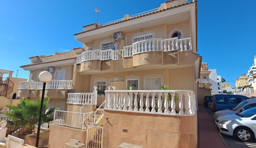Återförsäljning - Town House -
Villamartin - Costa Blanca