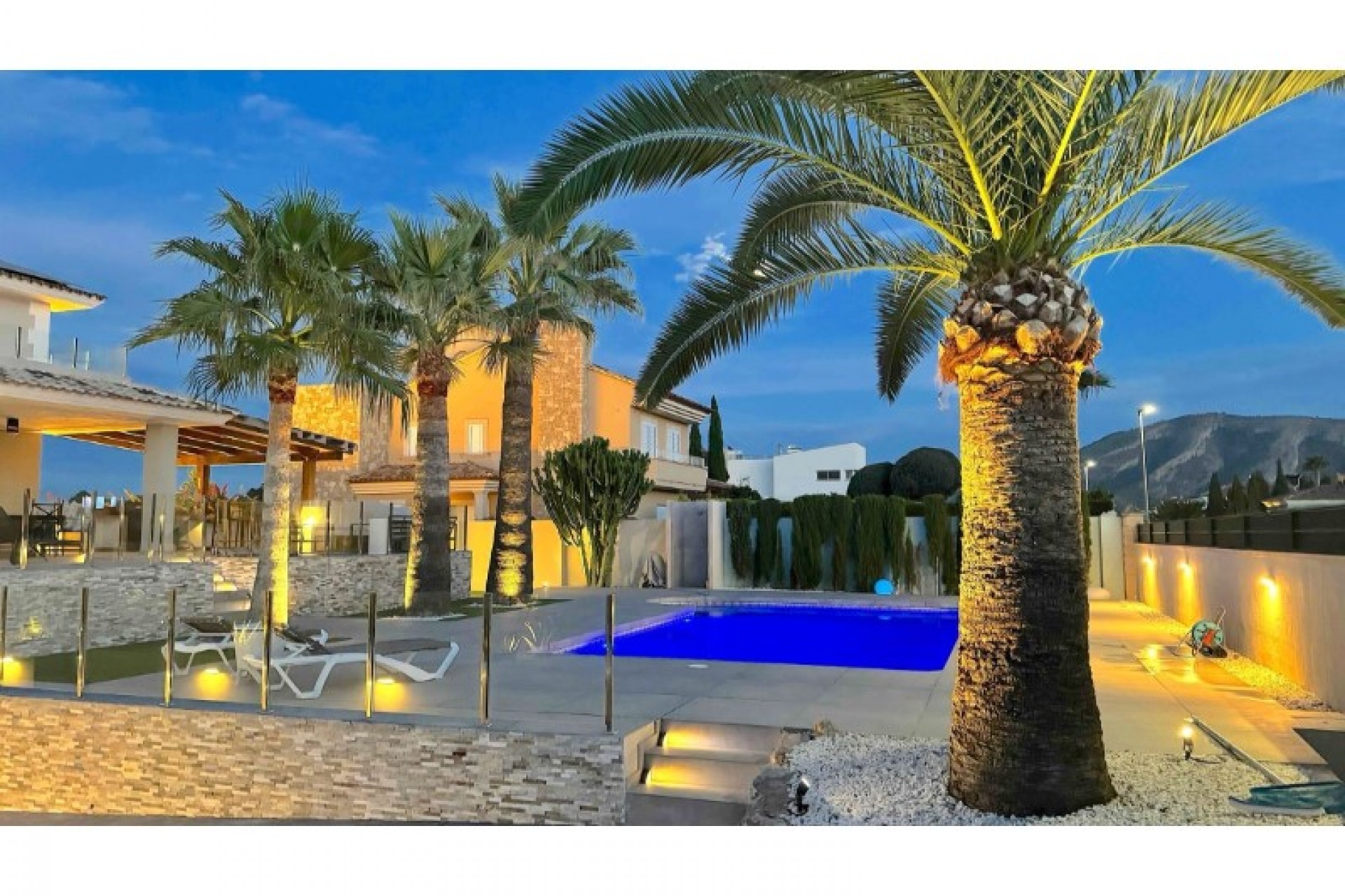 Återförsäljning - Villa -
Alfas del Pí - Costa Blanca