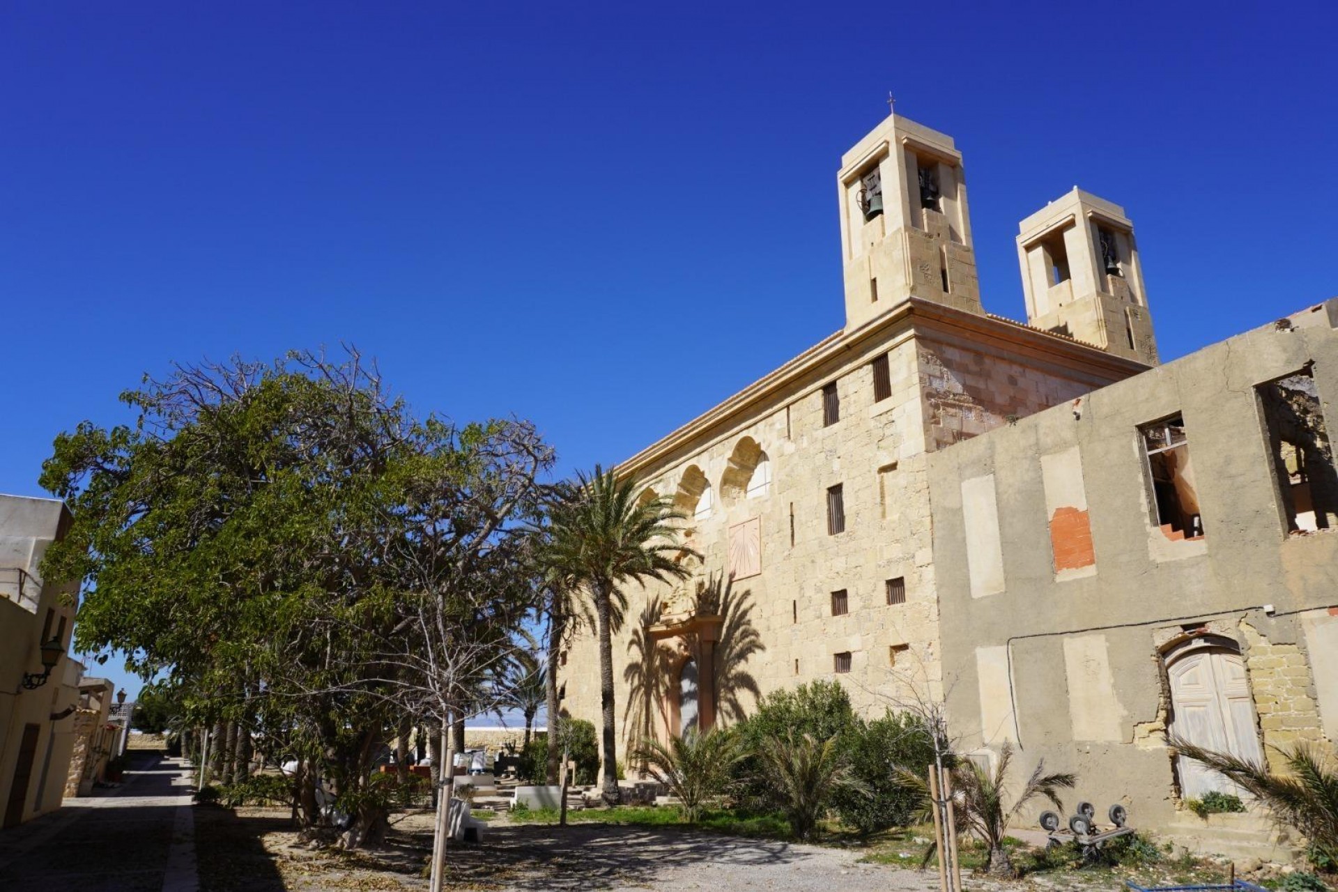 Återförsäljning - Villa -
Alicante - El Palmeral-urbanova-tabarca