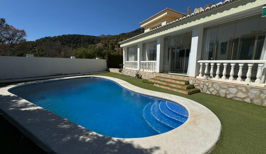 Återförsäljning - Villa -
Altea - Altea Hills