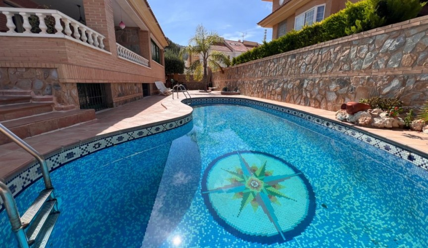 Återförsäljning - Villa -
Benidorm - Costa Blanca