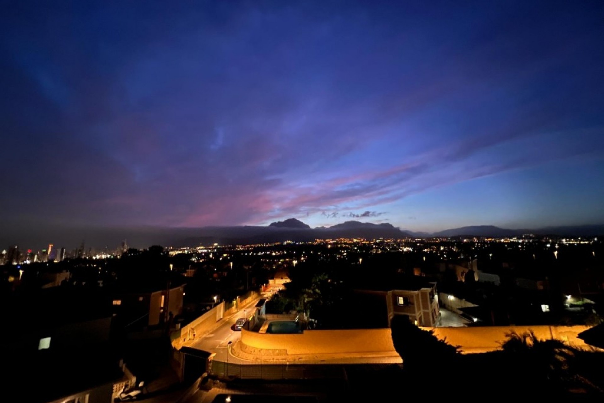 Återförsäljning - Villa -
Benidorm - Costa Blanca