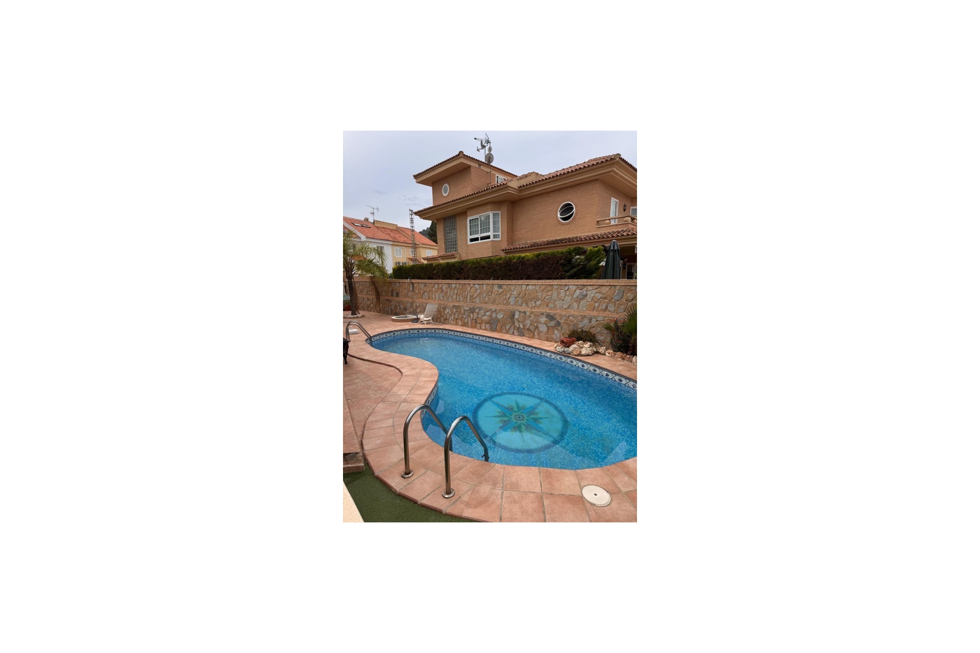 Återförsäljning - Villa -
Benidorm - Costa Blanca