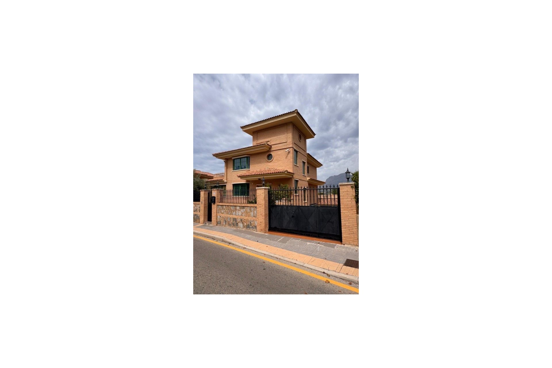 Återförsäljning - Villa -
Benidorm - Costa Blanca