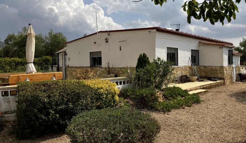 Återförsäljning - Villa -
Biar - Costa Blanca