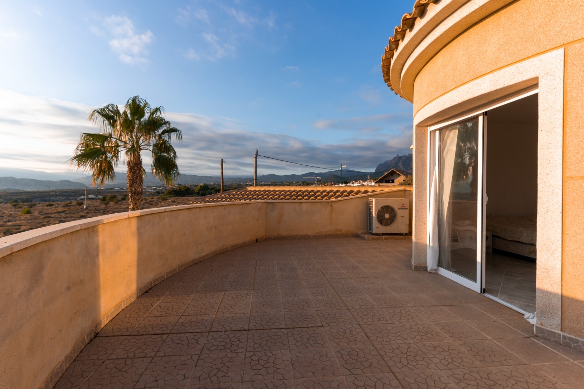 Återförsäljning - Villa -
Busot - Costa Blanca