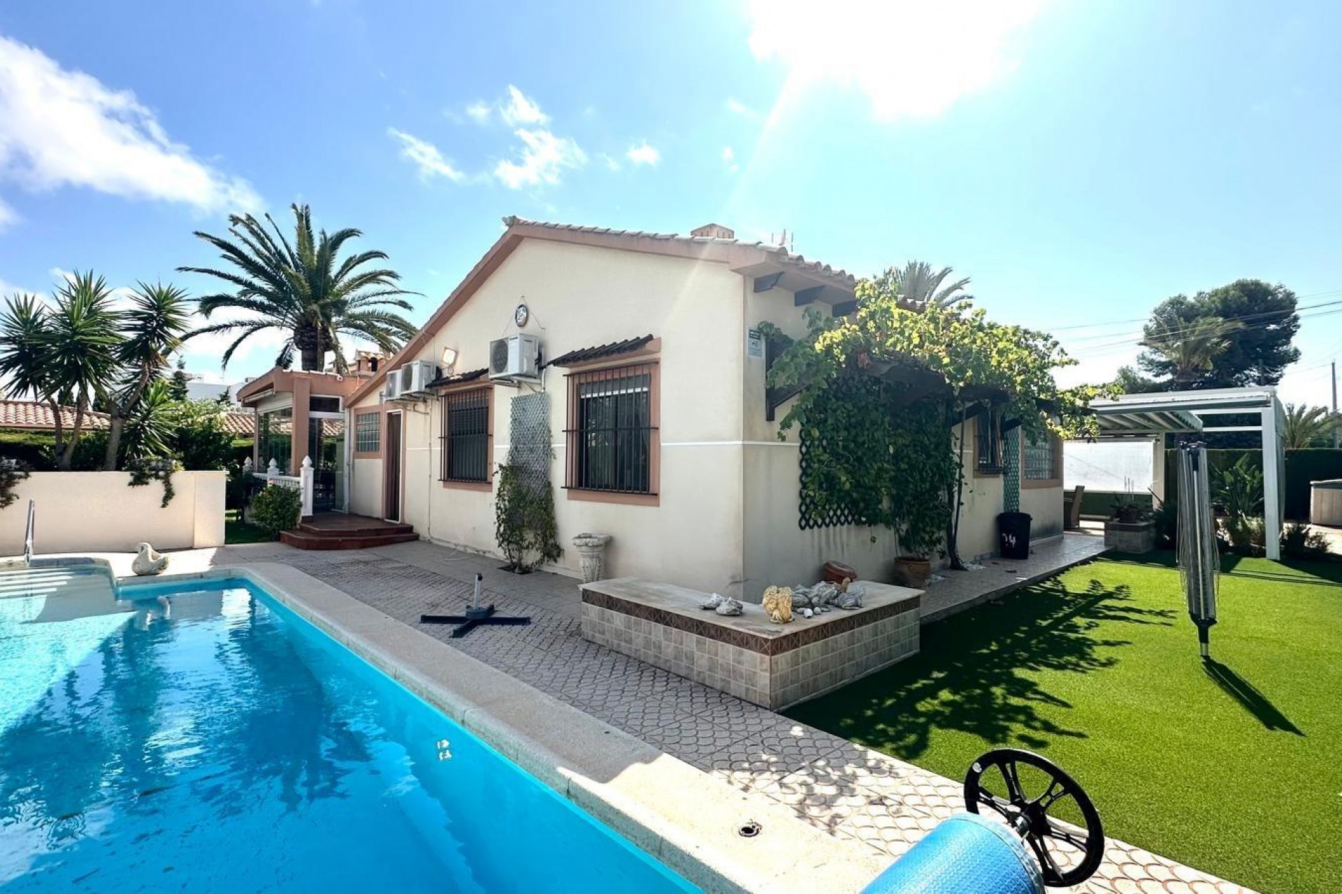 Återförsäljning - Villa -
Cabo Roig - Costa Blanca