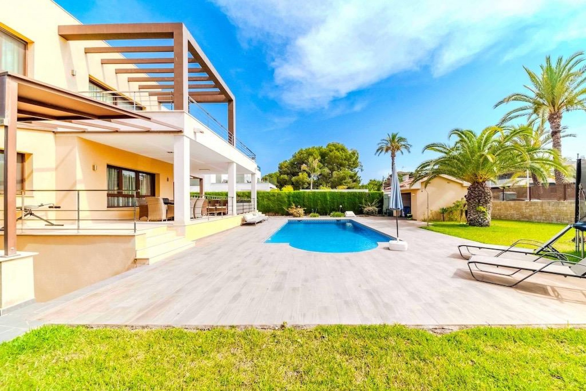 Återförsäljning - Villa -
Cabo Roig - Costa Blanca