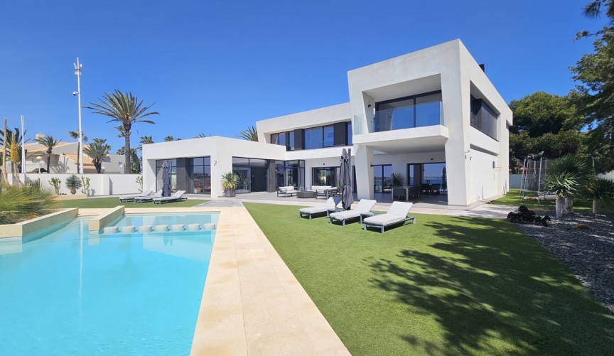 Återförsäljning - Villa -
Cabo Roig - Costa Blanca