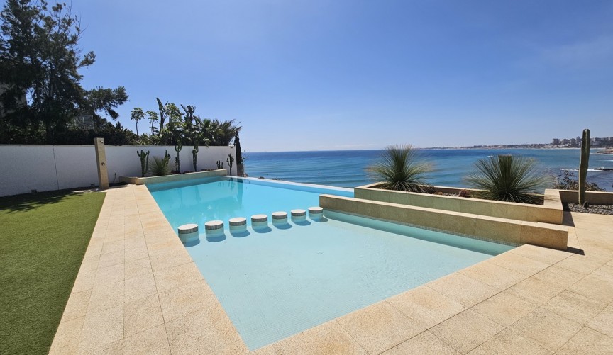 Återförsäljning - Villa -
Cabo Roig - Costa Blanca