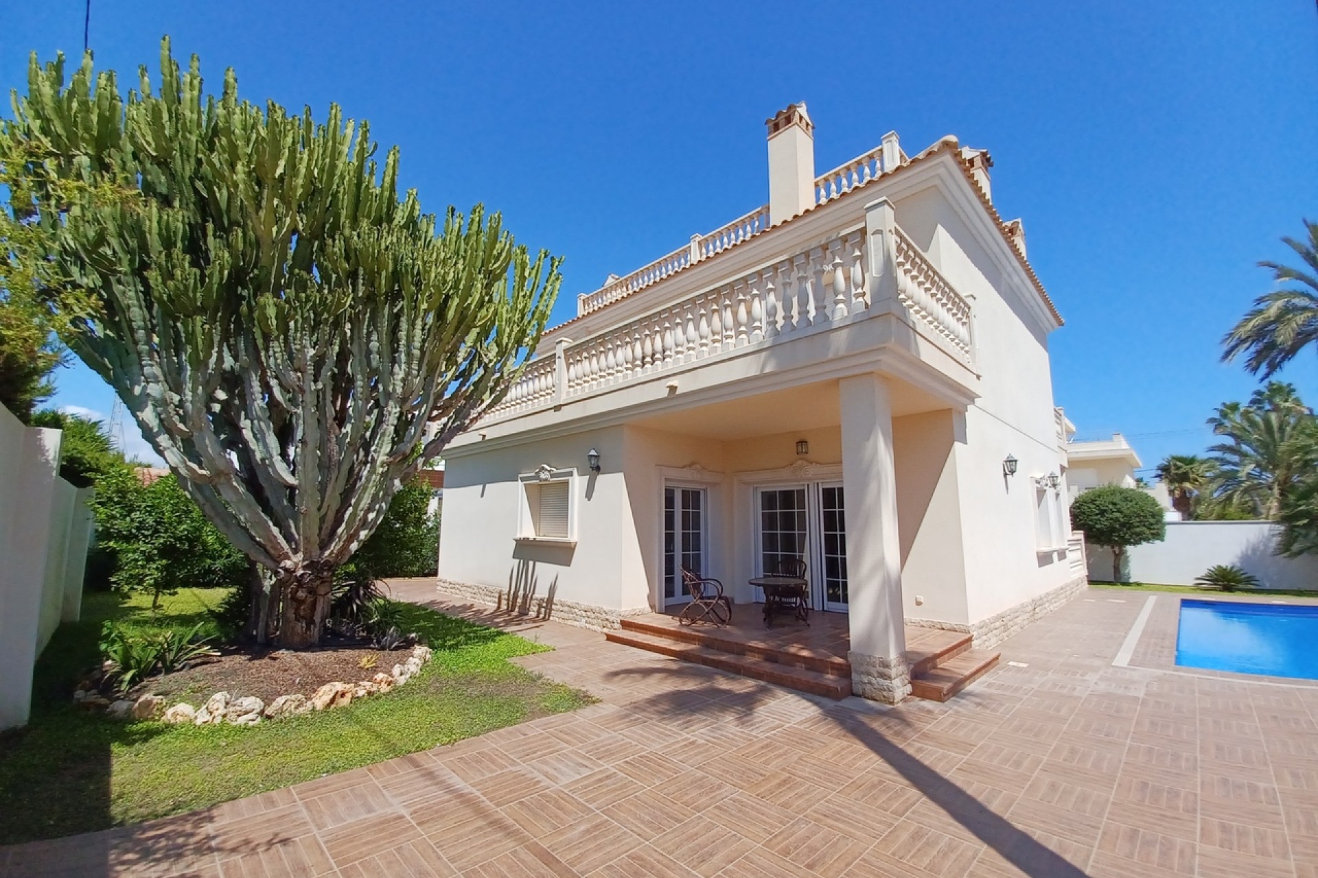 Återförsäljning - Villa -
Cabo Roig - Costa Blanca