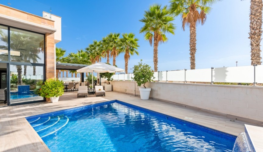 Återförsäljning - Villa -
Cabo Roig - Costa Blanca