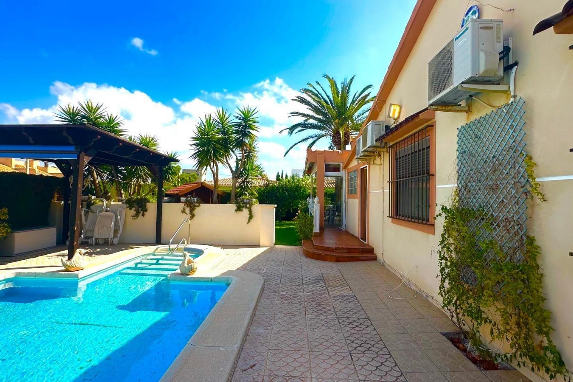 Återförsäljning - Villa -
Cabo Roig - Costa Blanca
