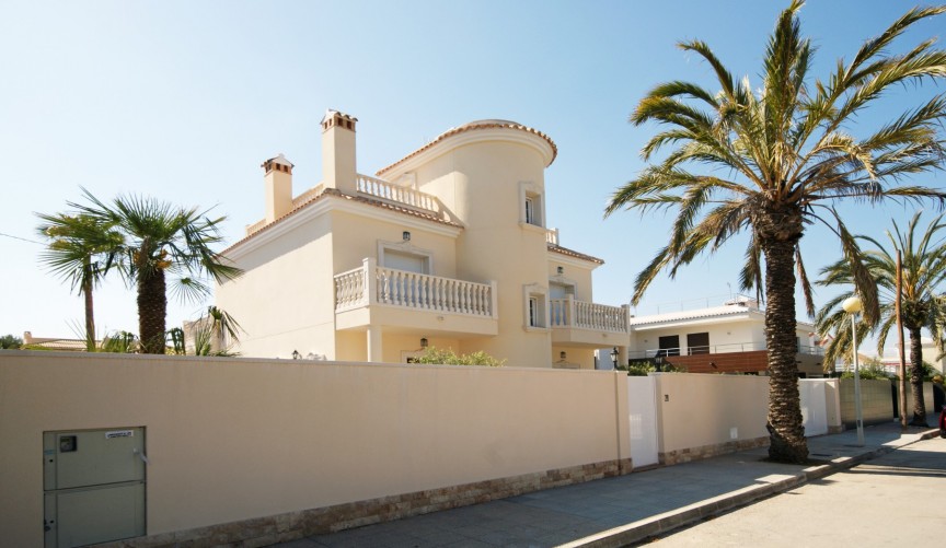 Återförsäljning - Villa -
Cabo Roig - Costa Blanca