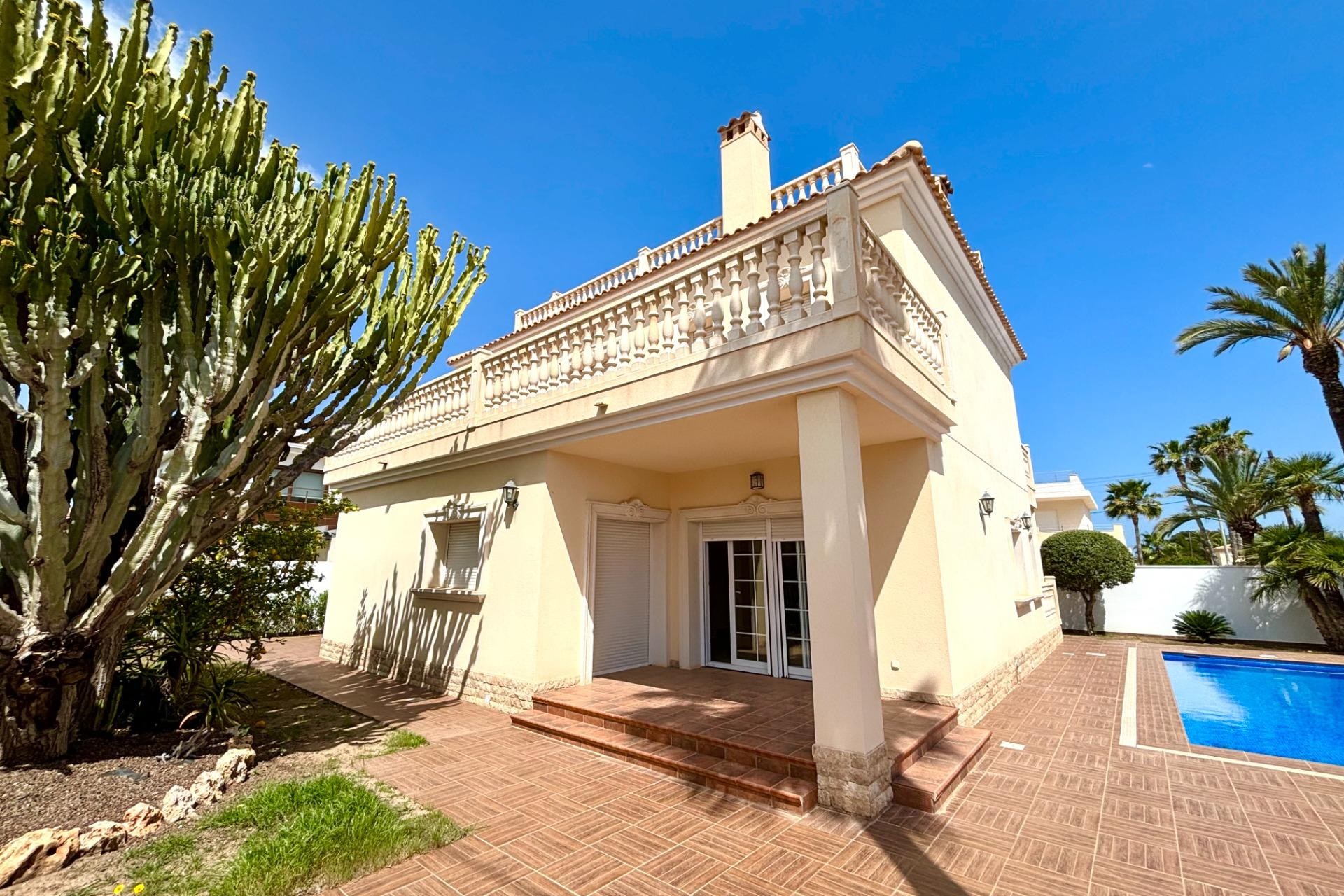Återförsäljning - Villa -
Cabo Roig - Costa Blanca