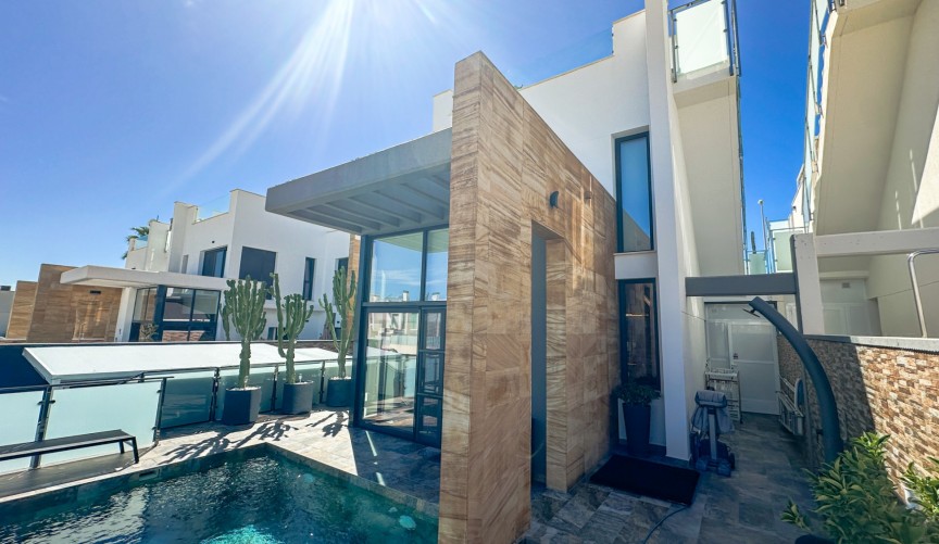 Återförsäljning - Villa -
Cabo Roig - Costa Blanca