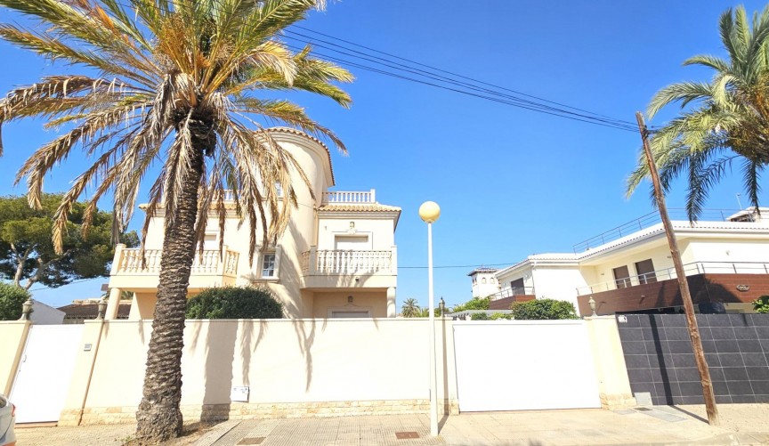 Återförsäljning - Villa -
Cabo Roig - La Caleta