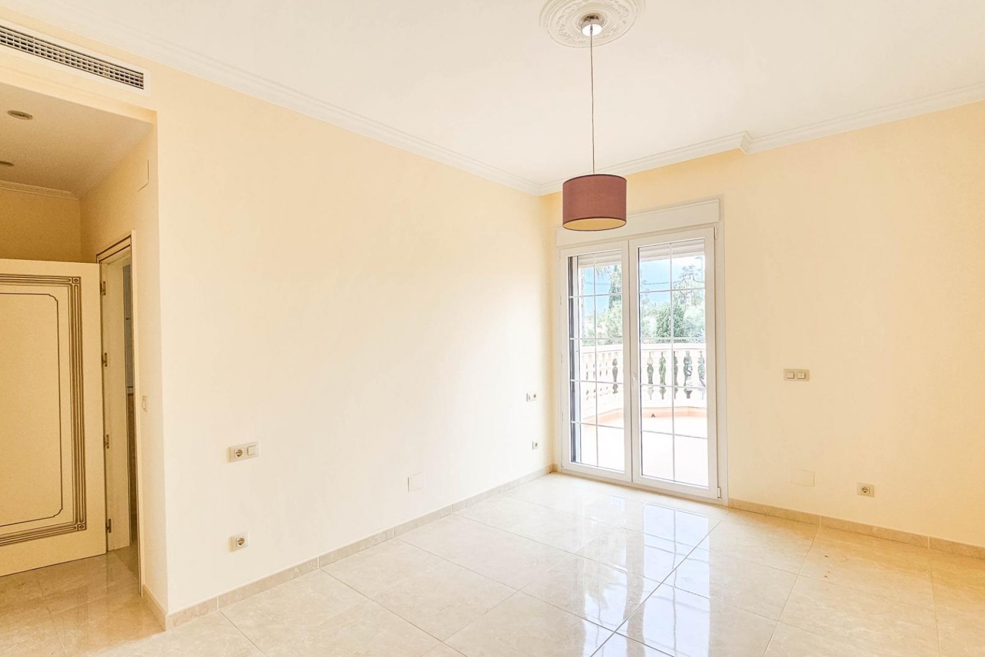 Återförsäljning - Villa -
Cabo Roig