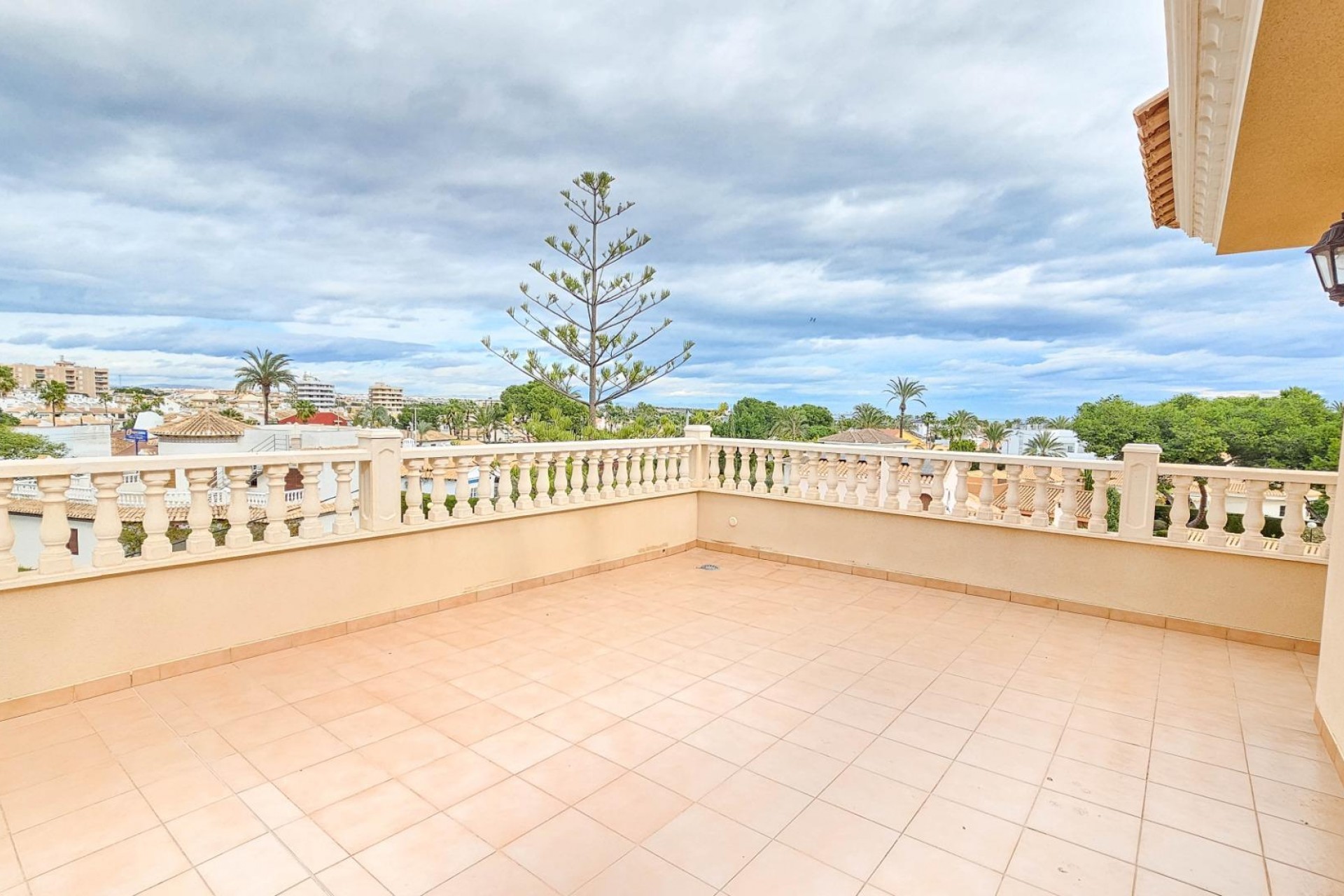 Återförsäljning - Villa -
Cabo Roig