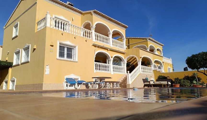 Återförsäljning - Villa -
Calpe - Costa Blanca