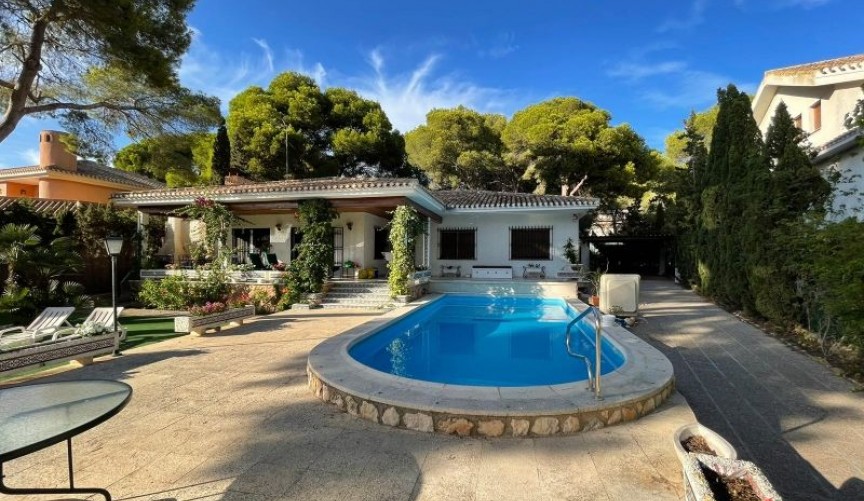 Återförsäljning - Villa -
Campoamor - Costa Blanca