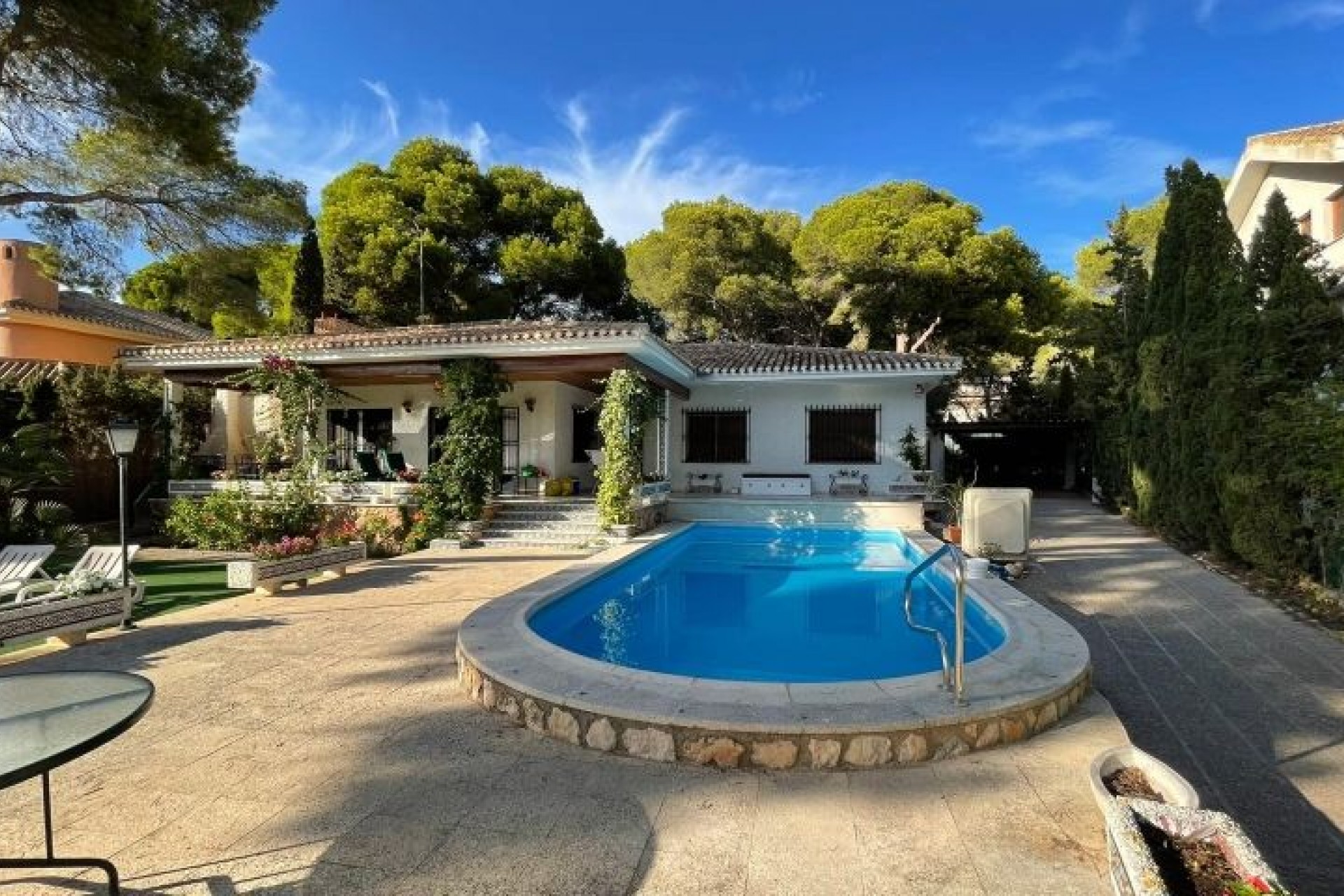 Återförsäljning - Villa -
Campoamor - Costa Blanca