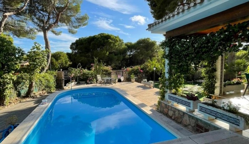 Återförsäljning - Villa -
Campoamor - Costa Blanca