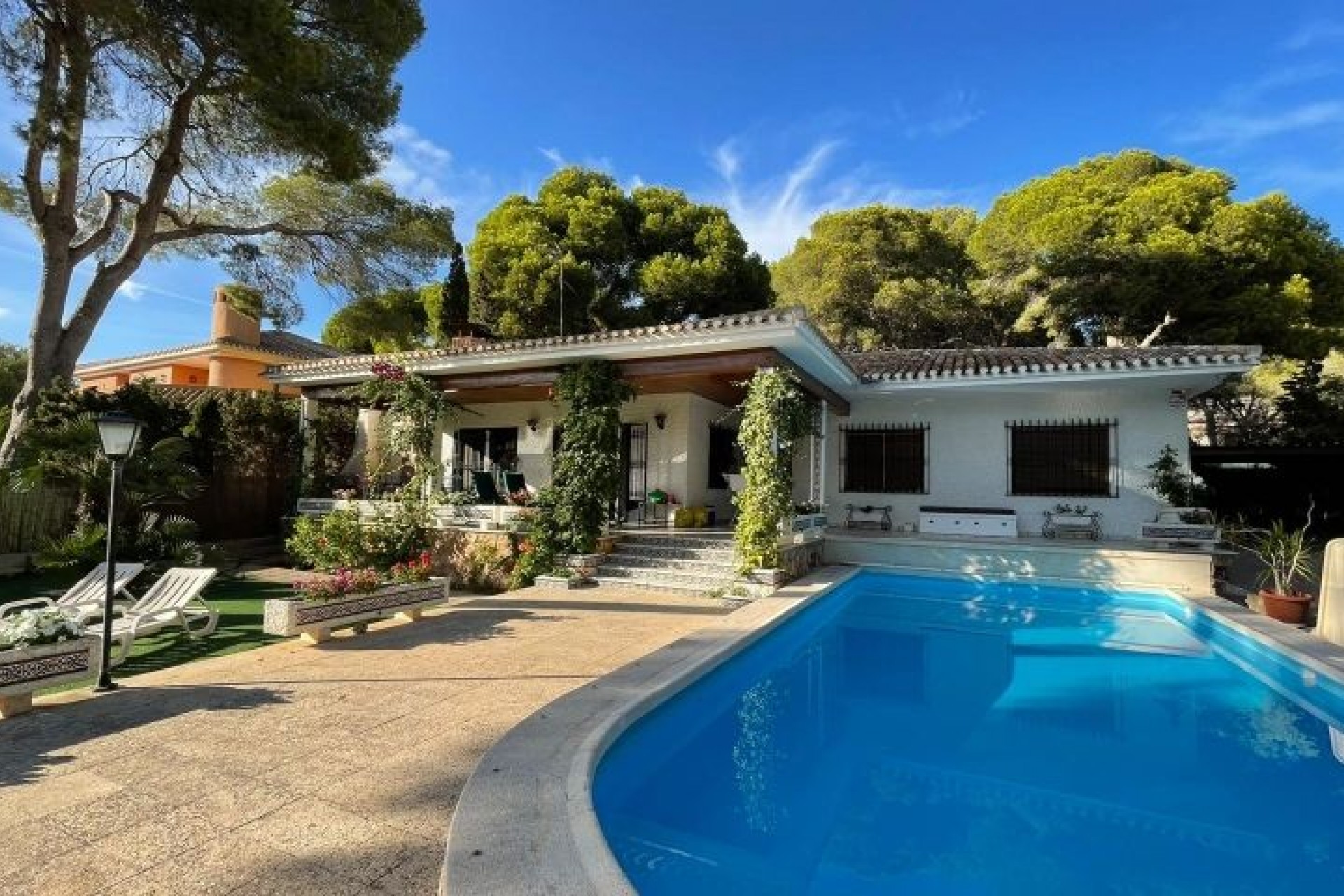 Återförsäljning - Villa -
Campoamor - Costa Blanca