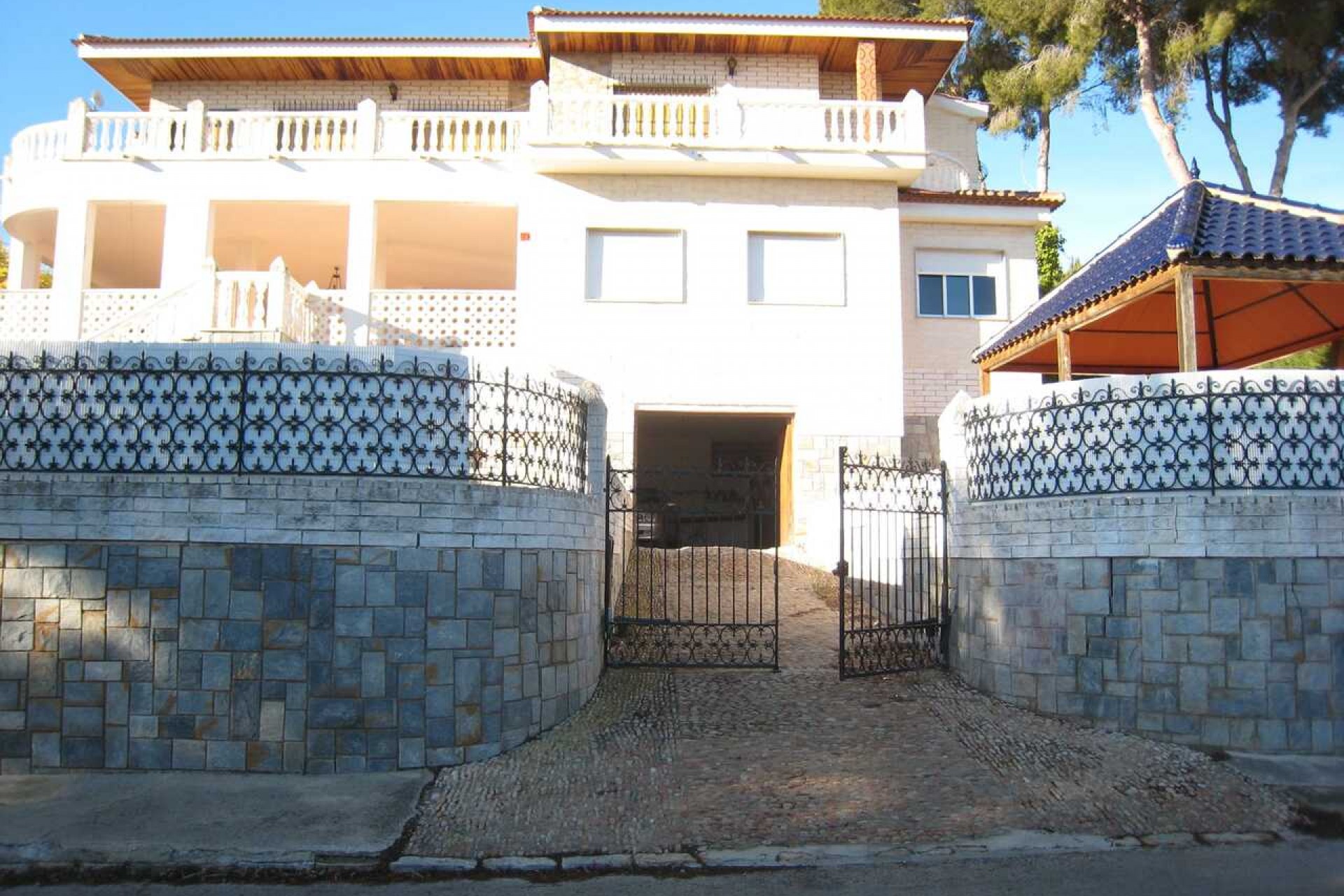 Återförsäljning - Villa -
Campoamor - Costa Blanca