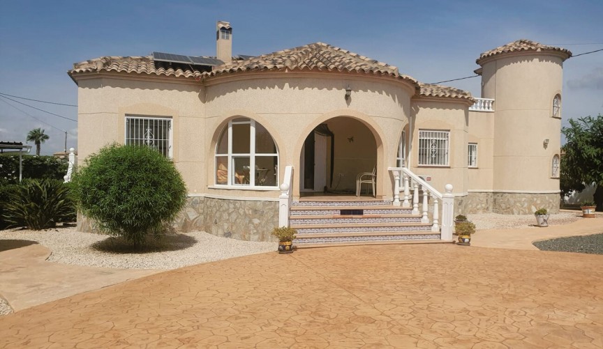 Återförsäljning - Villa -
Catral - Costa Blanca