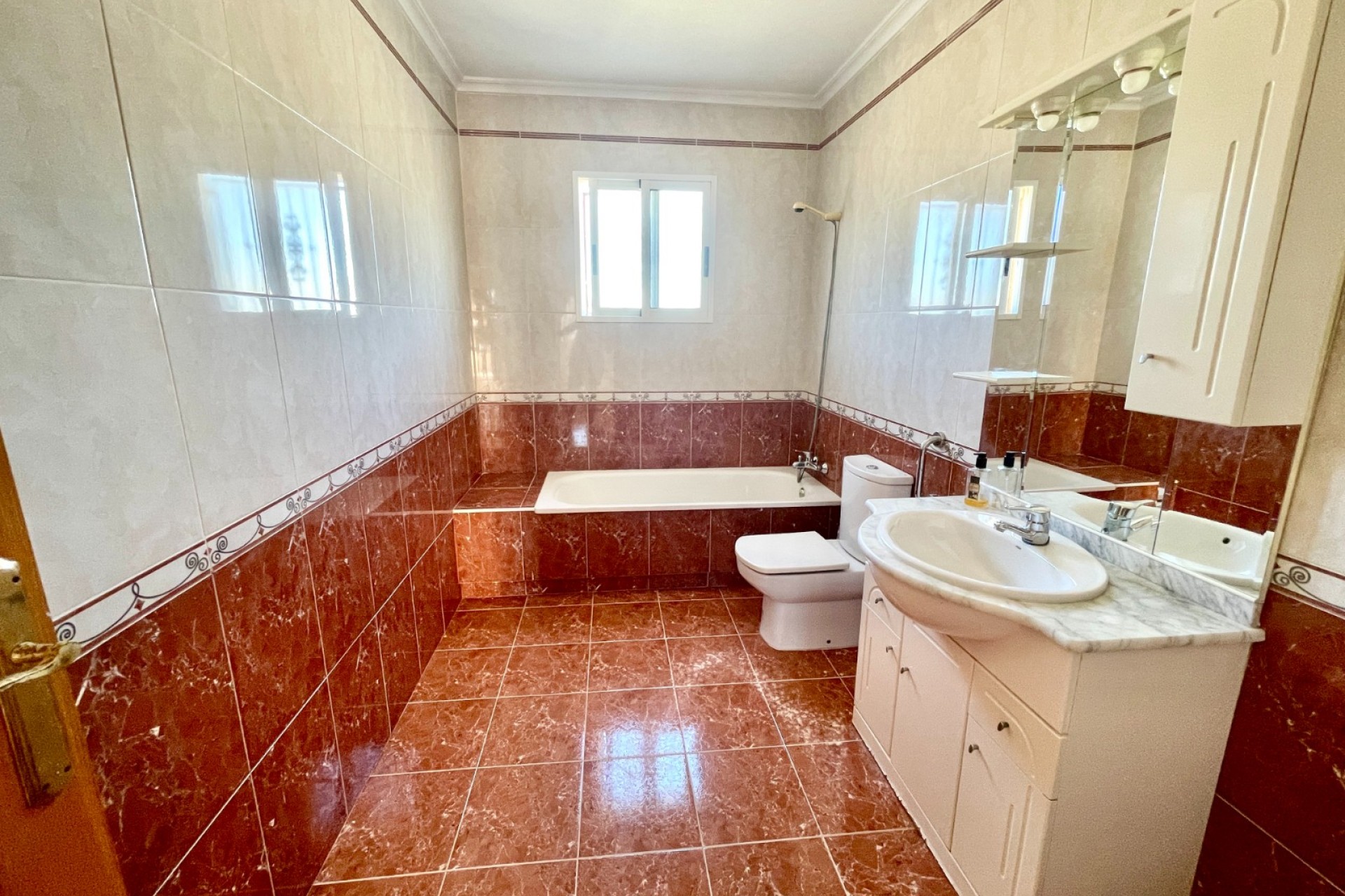 Återförsäljning - Villa -
Catral - Costa Blanca