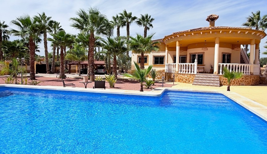 Återförsäljning - Villa -
Catral - Costa Blanca