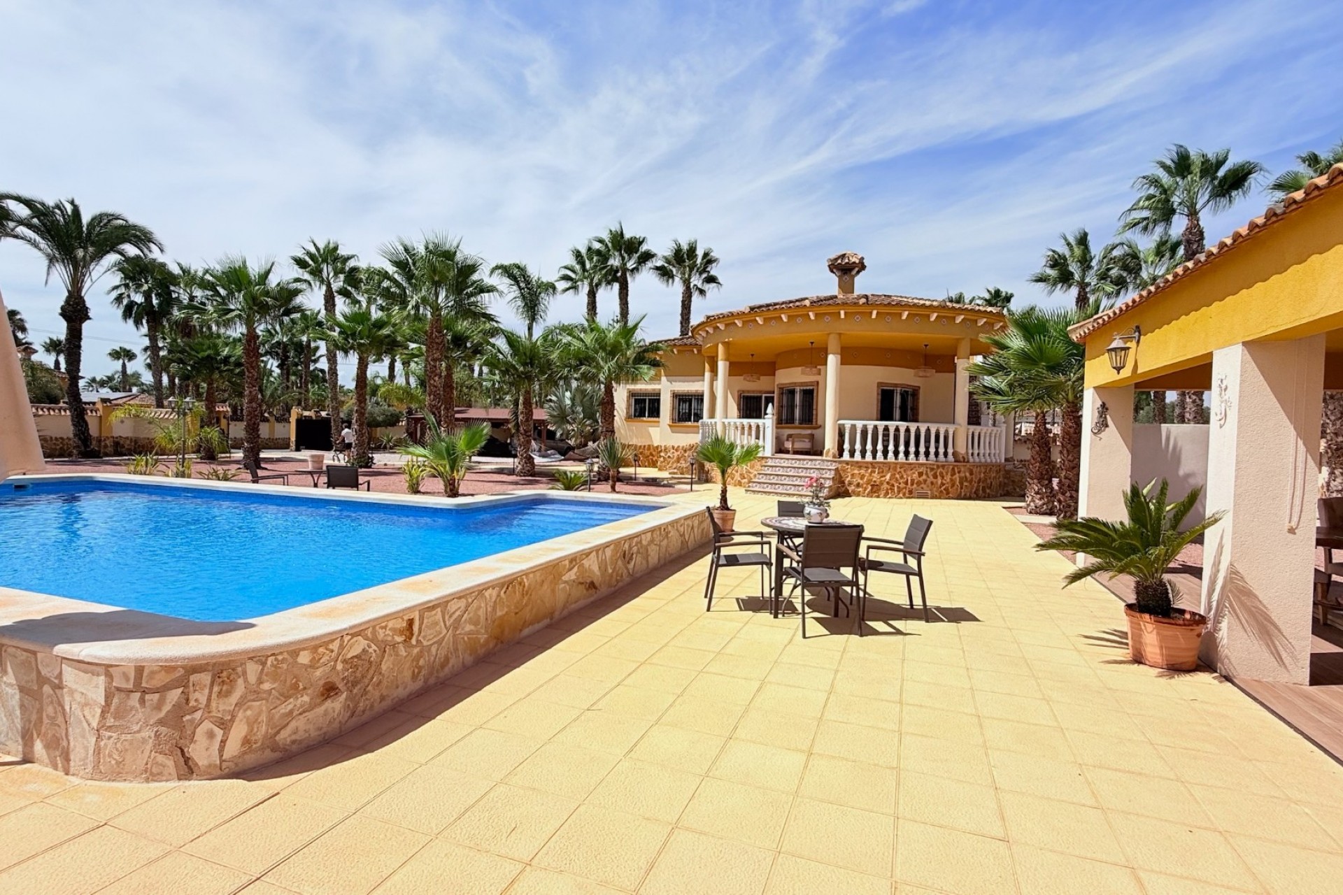 Återförsäljning - Villa -
Catral - Costa Blanca