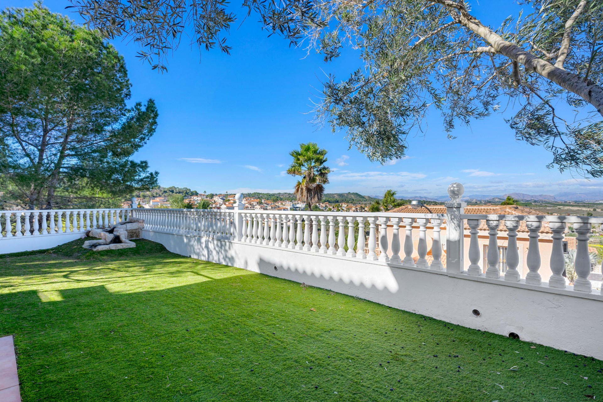 Återförsäljning - Villa -
Ciudad De Las Comunicaciones - Costa Blanca